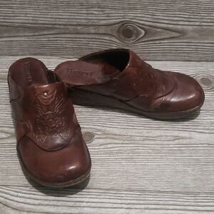 Born brown embosed tooled leather platforms clogs mules woman shoes size 9/40.5